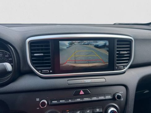 Used 2021 Kia Sportage LX image 19