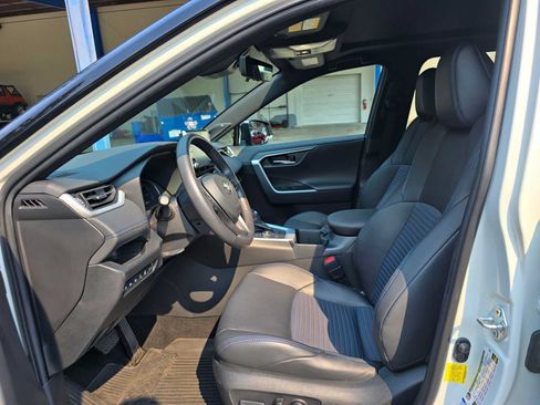 Used 2022 Toyota RAV4 XSE AWD/4WD image 20
