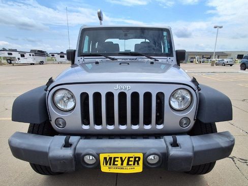 Used 2018 Jeep Wrangler Sport AWD/4WD image 3