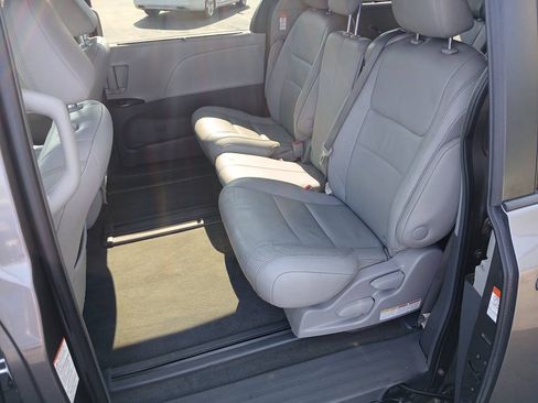 Used 2015 Toyota Sienna XLE Premium FWD image 14