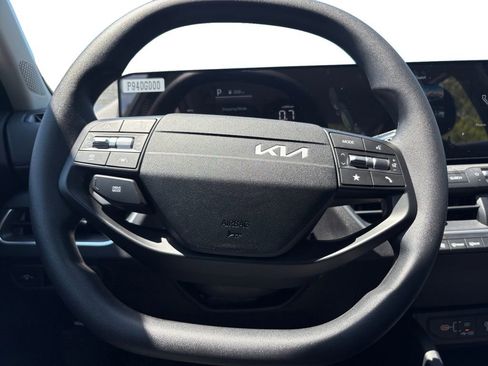 New 2025 Kia K4 LXS FWD image 12