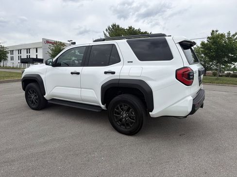 Certified 2025 Toyota 4Runner SR5 AWD/4WD image 5
