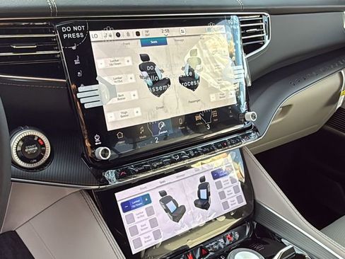 New 2026 Jeep Grand Wagoneer Summit image 28