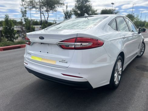 Used 2020 Ford Fusion SE FWD image 8