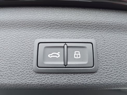 New 2025 Audi Q3 2.0T Premium image 13