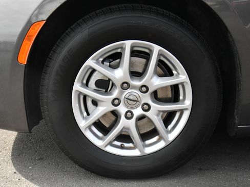 Used 2023 Chrysler Voyager LX image 12