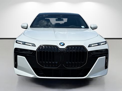 New 2026 BMW 760i xDrive w/ Executive Package AWD/4WD image 8
