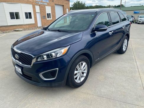 Used 2017 Kia Sorento AWD image 2