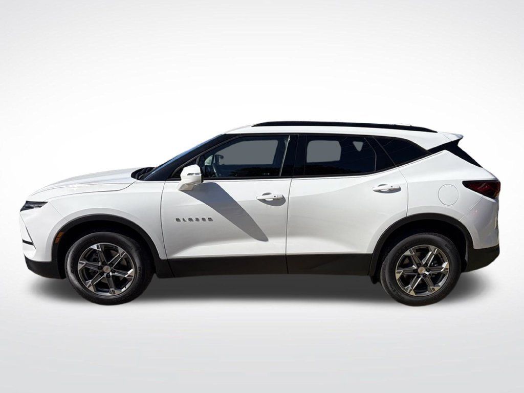 Used 2024 Chevrolet Blazer LT FWD image 3