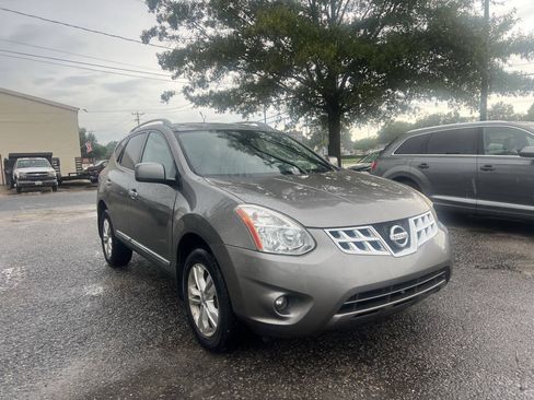 Used 2013 Nissan Rogue SV FWD image 3