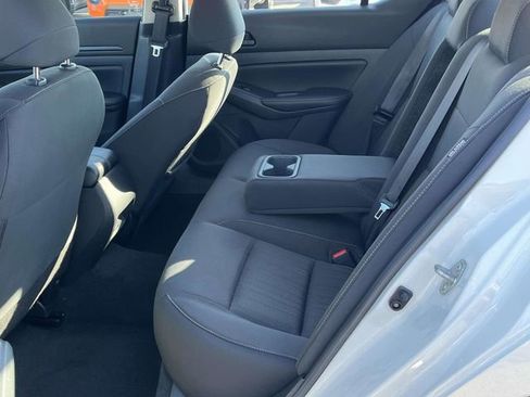 Used 2025 Nissan Altima 2.5 SV image 15