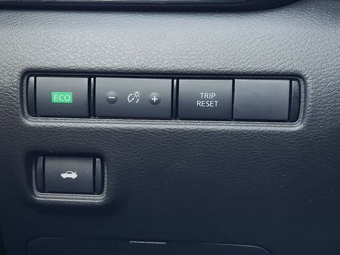 Used 2024 Nissan Sentra SV image 23