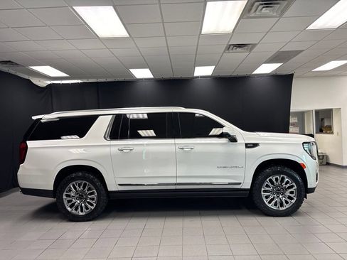 Used 2023 GMC Yukon XL Denali Ultimate AWD/4WD image 2