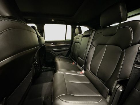 New 2025 Jeep Grand Cherokee Limited w/ Black Appearance Package image 11