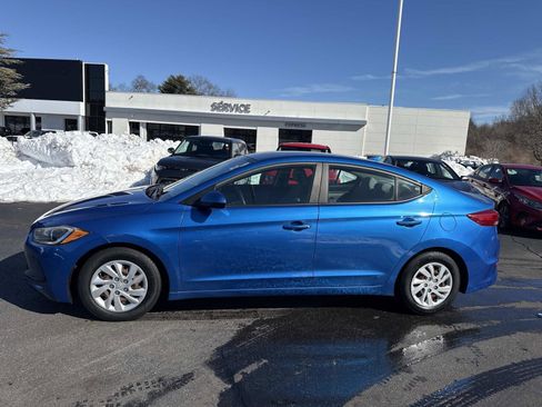 Used 2017 Hyundai Elantra SE image 2