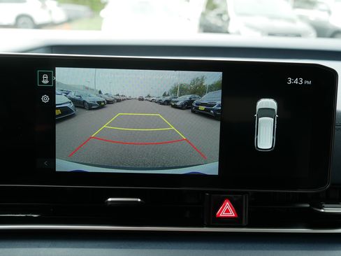 Used 2025 Kia Carnival EX FWD image 27