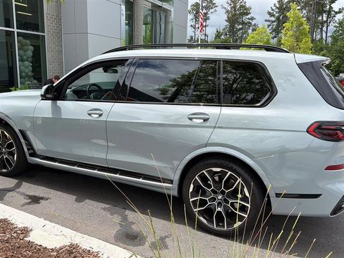 Used 2023 BMW X7 xDrive40i w/ Executive Package AWD/4WD image 2