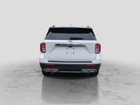 Used 2024 Ford Explorer XLT w/ Equipment Group 202A AWD/4WD image 7