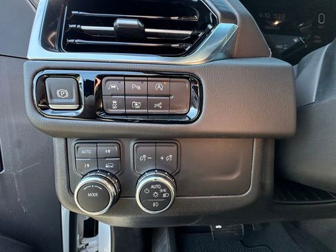 Used 2025 GMC Yukon Denali w/ Sun & Power Step Package image 4