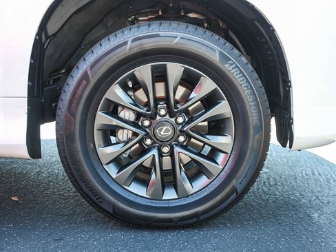 Used 2021 Lexus GX 460 Premium w/ Premium Package image 9