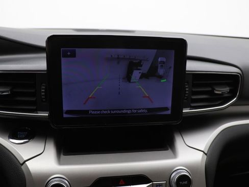 Used 2022 Ford Explorer XLT w/ Equipment Group 202A image 22