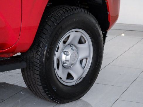 Used 2018 Toyota Tacoma SR RWD image 48