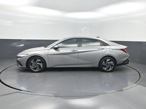 Used 2025 Hyundai Elantra Limited FWD image 33