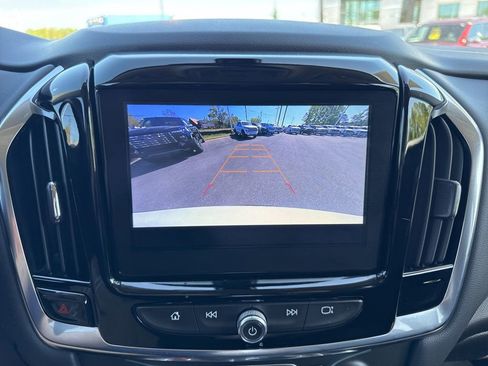 Used 2021 Chevrolet Traverse LT image 21