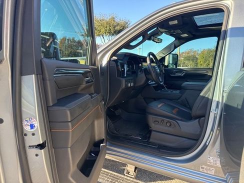 Used 2024 GMC Sierra 2500 AT4 w/ AT4 Premium Plus Package image 13