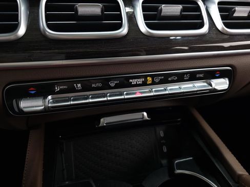 Used 2024 Mercedes-Benz GLS 450 4MATIC image 33