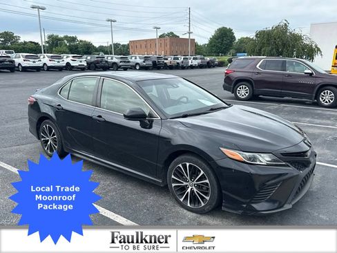 Used 2018 Toyota Camry SE w/ Moonroof Package FWD image 1