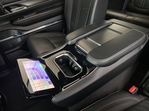 Used 2022 Jeep Grand Wagoneer Series II image 53