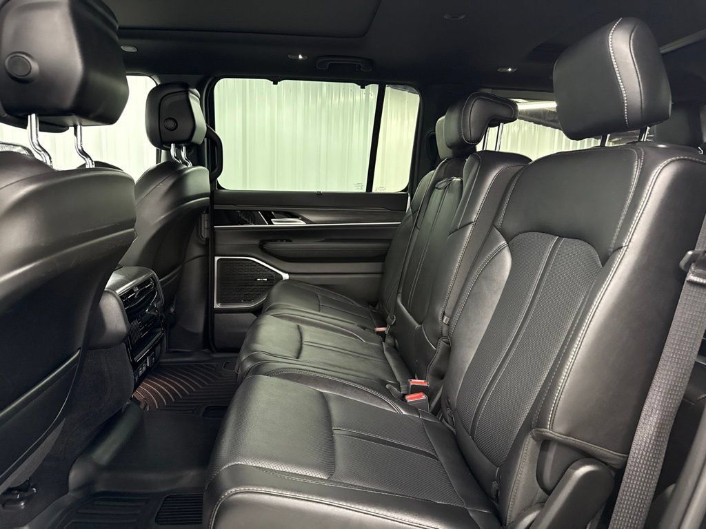 Used 2023 Jeep Wagoneer Series II w/ Premium Group I RWD image 11