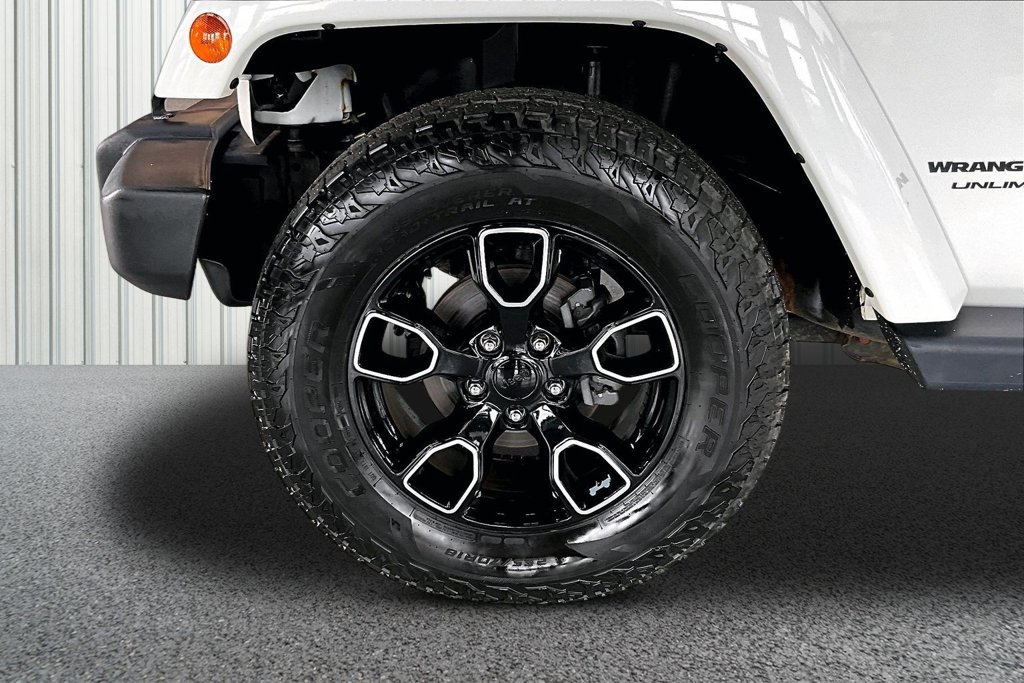 Used 2018 Jeep Wrangler Unlimited Sahara AWD/4WD image 35