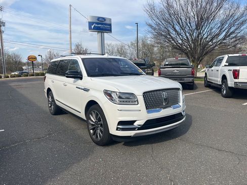 Used 2020 Lincoln Navigator Reserve w/ Luxury Package image 3