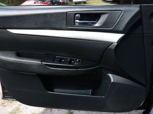 Used 2010 Subaru Outback 2.5i Premium AWD/4WD image 40