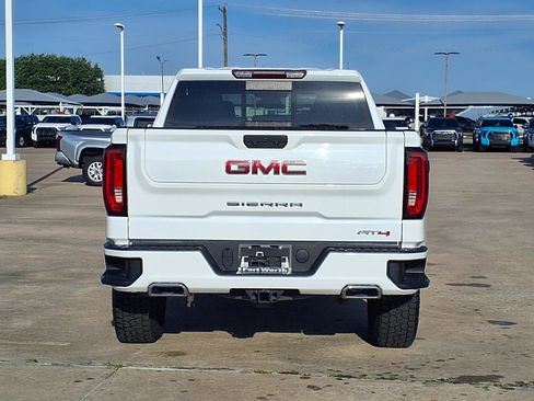 Used 2022 GMC Sierra 1500 AT4 w/ AT4 Preferred Package AWD/4WD image 8