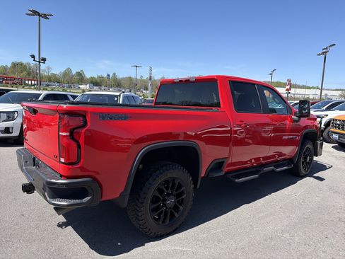 Used 2025 Chevrolet Silverado 2500 LT w/ Trail Boss Package AWD/4WD image 6