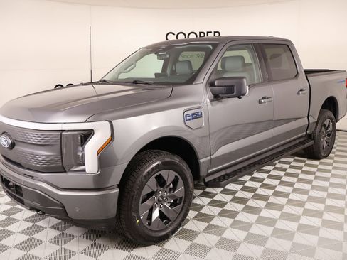 Used 2025 Ford F150 Lightning Flash image 10