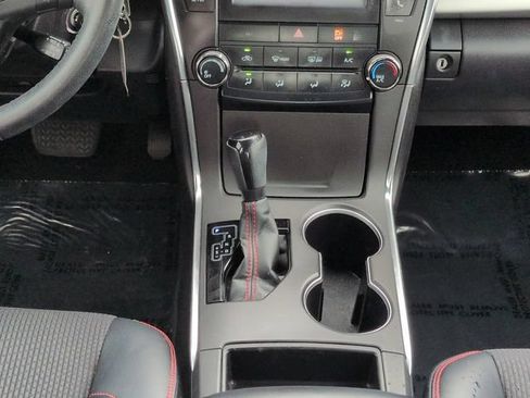 Used 2016 Toyota Camry SE FWD image 18