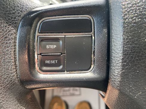 Used 2019 Dodge Grand Caravan SE FWD image 16