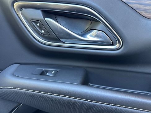 Used 2024 Chevrolet Suburban Premier image 21