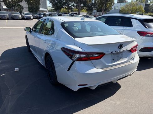 Used 2022 Toyota Camry SE w/ Carpet Mat Package (TMS) FWD image 4