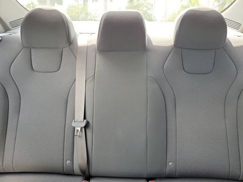 Certified 2025 Hyundai Elantra SE FWD image 31