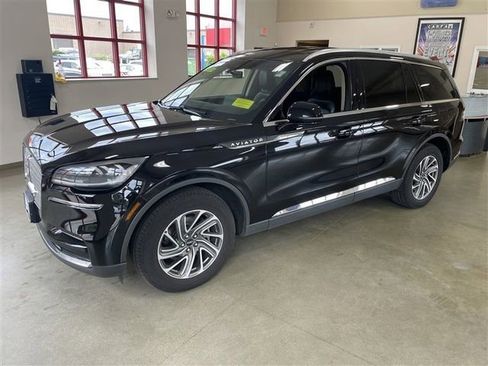 Used 2023 Lincoln Aviator AWD image 3