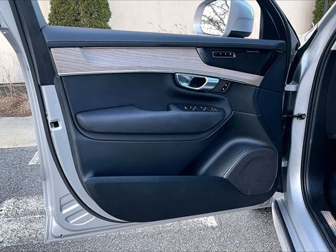 Used 2025 Volvo XC90 T8 Plus image 21