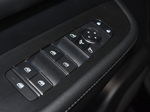 New 2025 Nissan Armada SL w/ Captain's Chari Seat Package image 5