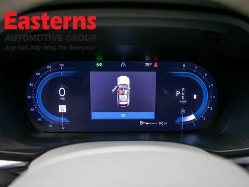 Used 2022 Volvo XC60 B5 Momentum AWD/4WD image 17