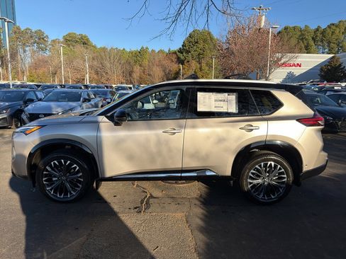 New 2026 Nissan Rogue Platinum w/ Platinum Premium Package image 4