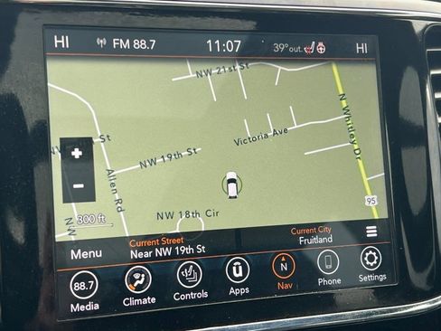 Used 2022 Jeep Grand Cherokee Limited w/ Trailer Tow Group IV image 16